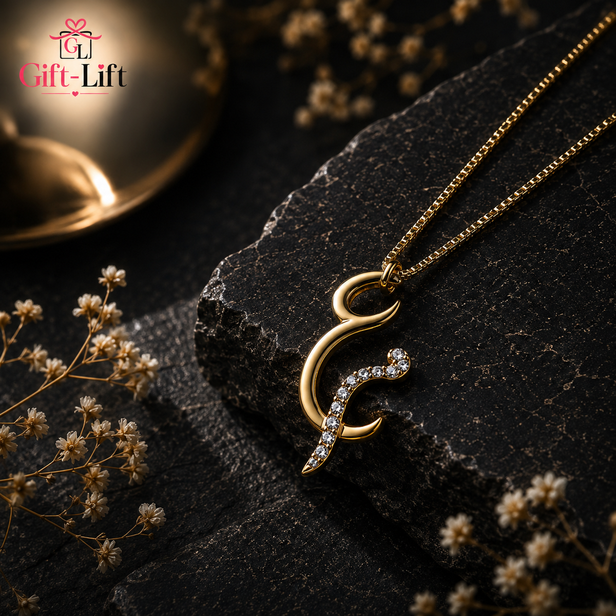 Custom Arabic Initial Letter Necklace – Cursive Alphabet Pendant with Crystal Accent